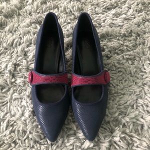 LOGO by Lori Goldstein kitten heels